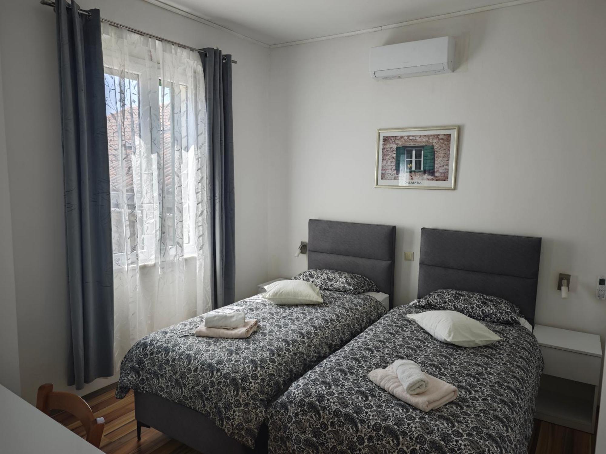 Apartment Central Old Town With Private Indoor Garage Parking Split Eksteriør bilde